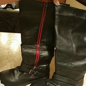 Moto boots red stripe