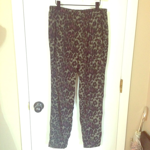 Lily White silky leopard joggers - Picture 4 of 5