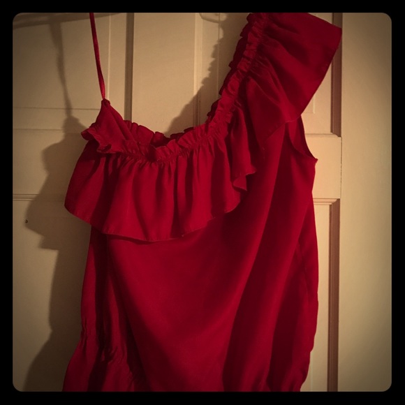 One-Shoulder Limited Red Silkish-type shirt. - Picture 1 of 2