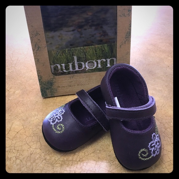 NIB Nuborn by Born purple infant soft lined shoes