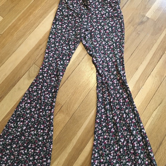 LIKE NEW Full Tilt Floral Pant