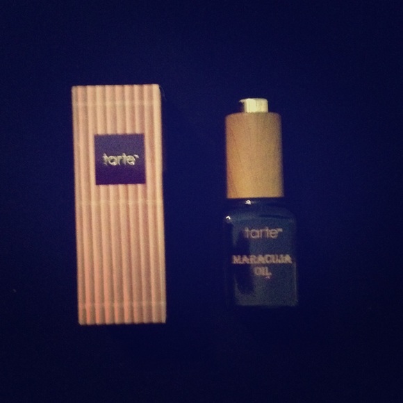 Free gift: Tarte mini maracuja oil (New)