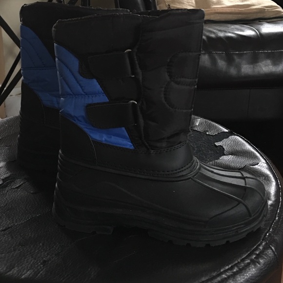 Never used child's snow boots