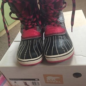 Sorel brand kids snow boots bigger kids 4