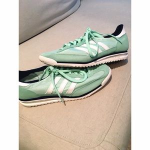 ❄️Mint Green Adidas! Like New! Only worn ONCE!❄️