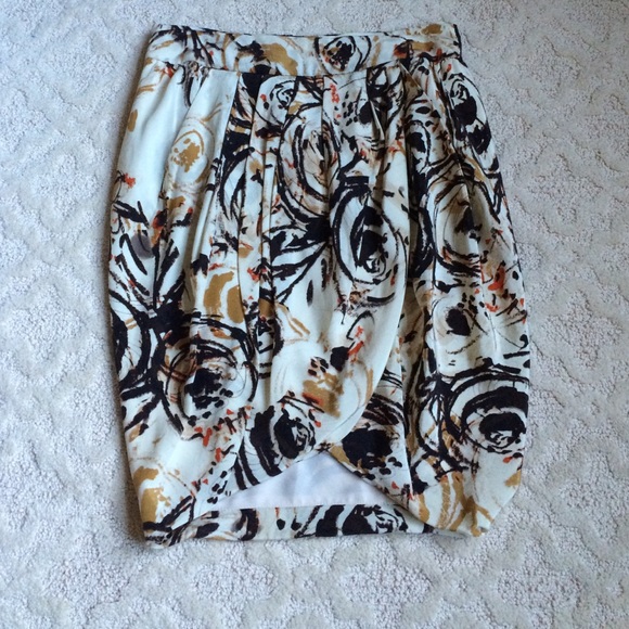 Line & Dot 100% silk skirt