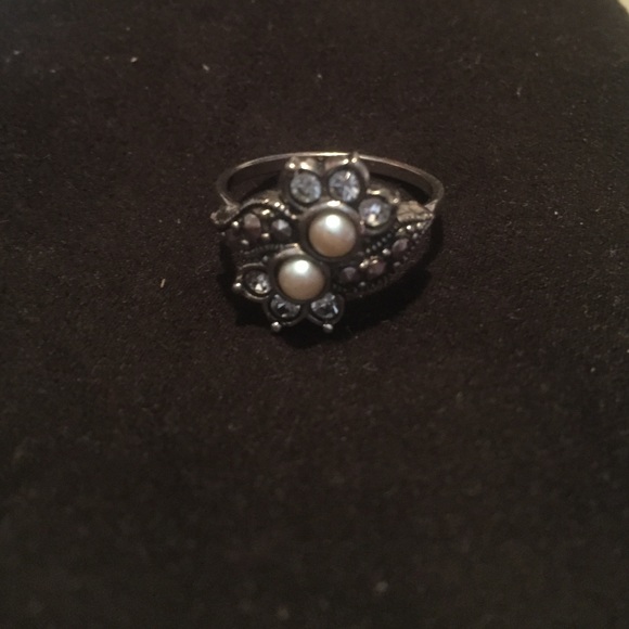 Flower & Pearls Ring