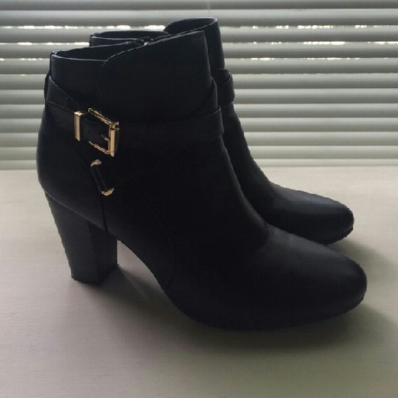 Black heel boots