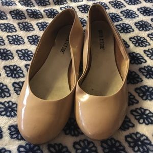 Nude flats