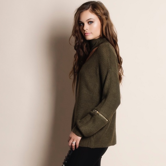 Choker Sweater Top With Zipper Detail - Picture 2 of 3