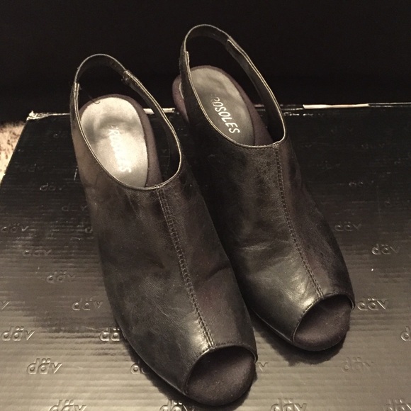 Weathered Black peep toe Aerosole heels