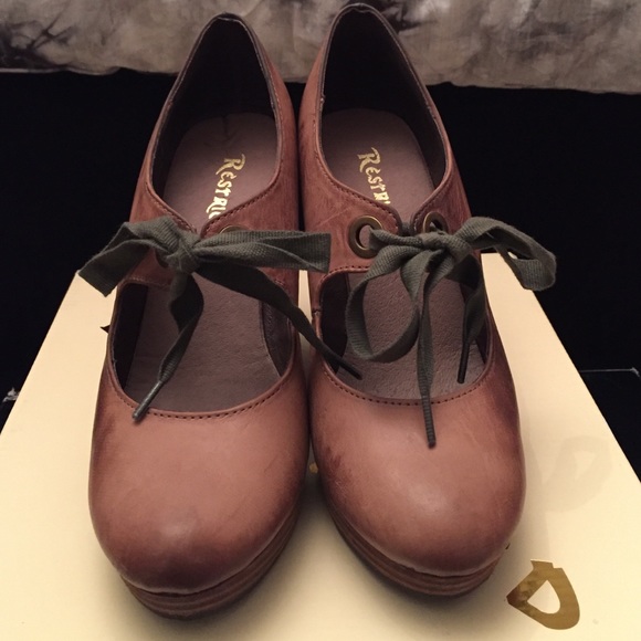 leather weathered camel wedge/wood heel.