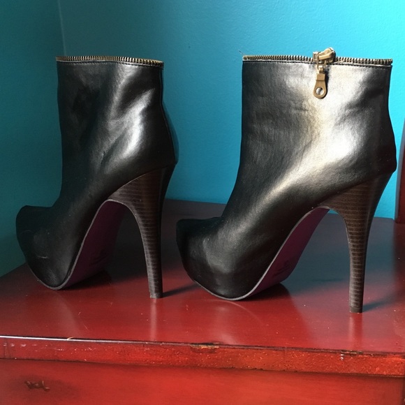 Wet Seal Woman's size 7.5 black booties - Picture 3 of 4