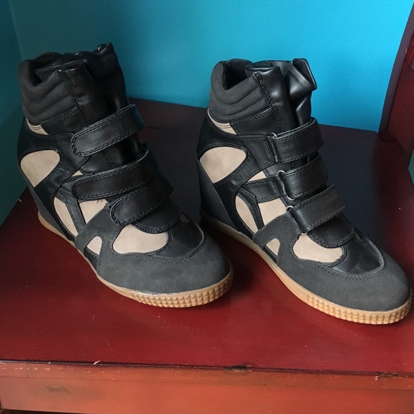 Shoe dazzle woman's size 7 heel sneakers - Picture 3 of 4