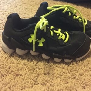 Boys Under Armour shoes Size 13
