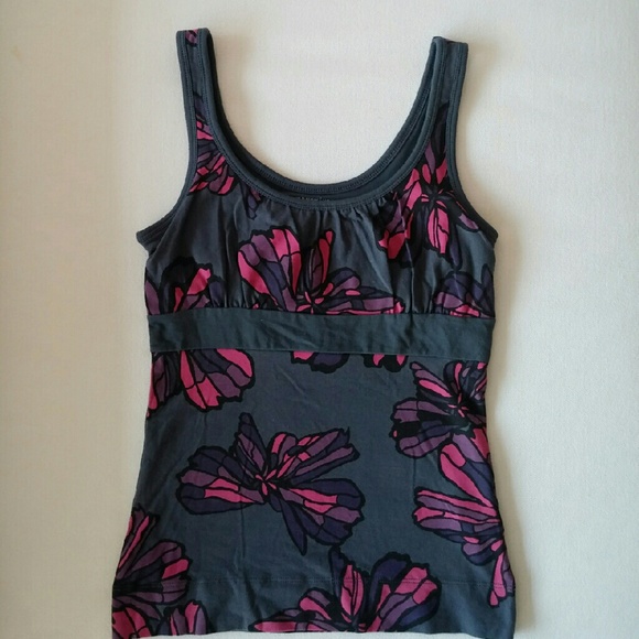 Lot 2 Floral Stencil Yoga Tank Tops S built-in bra - Picture 3 of 4