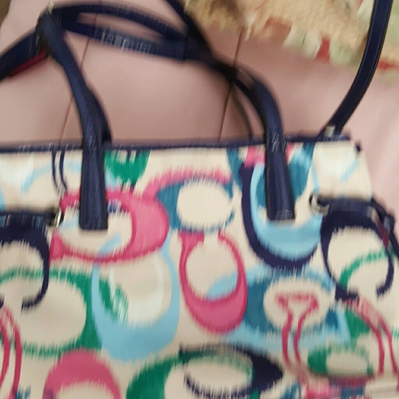 Coach bag and a matching wellet and coin bag - Picture 2 of 4