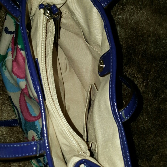 Coach bag and a matching wellet and coin bag - Picture 3 of 4