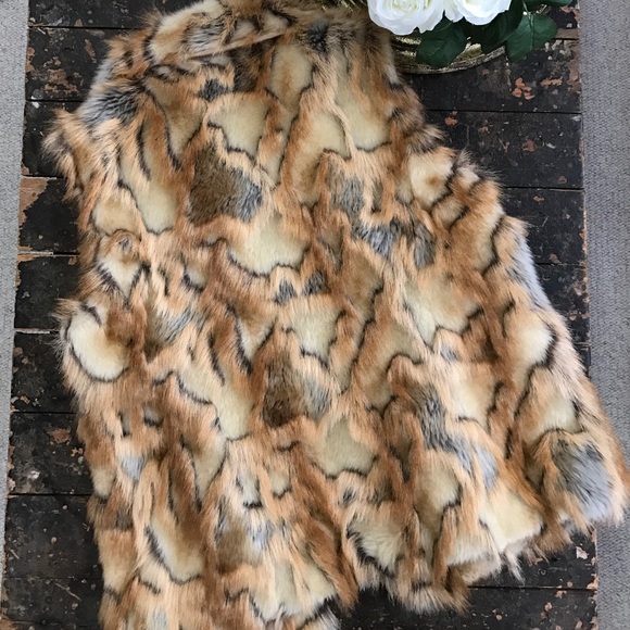 πππSOLDπππRachel Zoe Faux Fur Vest - Picture 4 of 4