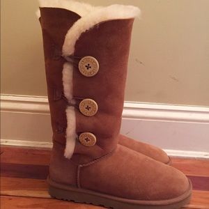 Chestnut UGG Bailey Button triplet boots size 8