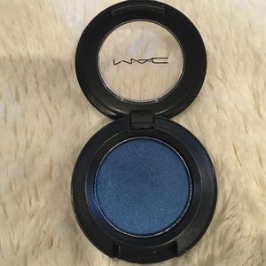 MAC eyeshadow Deep Truth (frost)