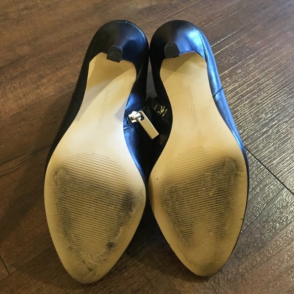 Banana Republic booties size 7. - Picture 3 of 3