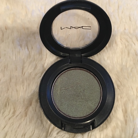 MAC eyeshadow Club (satin)