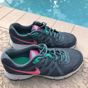 Women's NIKE, size 9 1/2, athletic shoe
