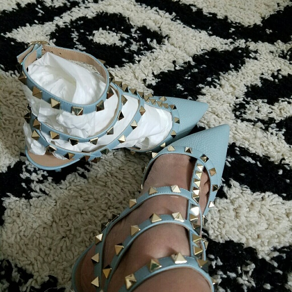 Shoes - Picture 2 of 4