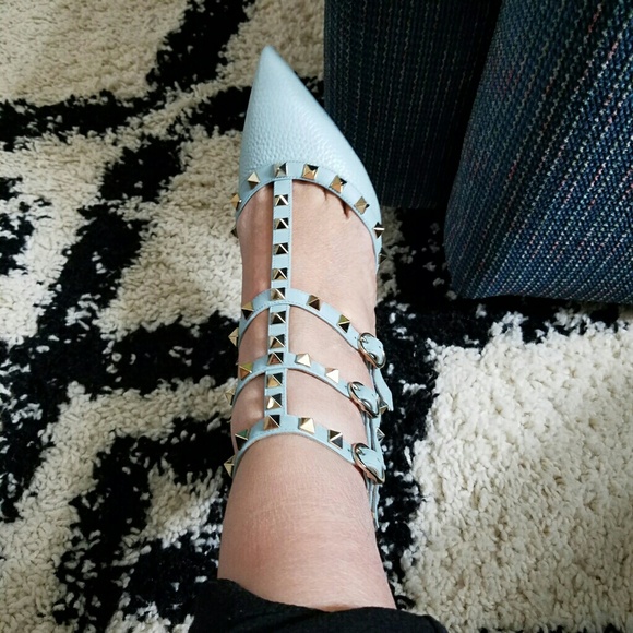 Shoes - Picture 3 of 4