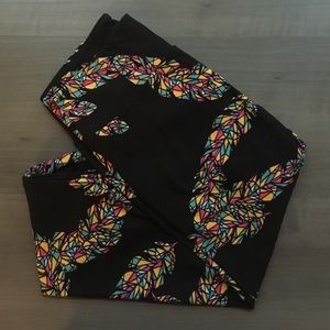 LuLaRoe OS Black (geometric feather) leggings