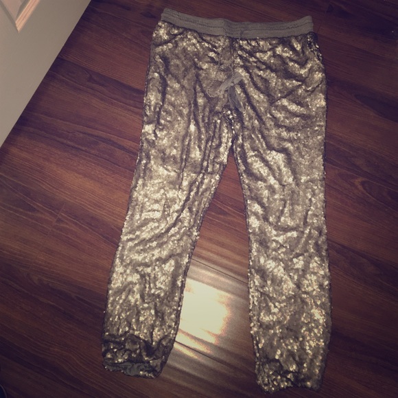 NWT 🎉HOLIDAY SPECIAL🎉 grey sequin joggers!