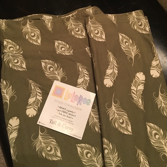 🔥SALE🔥LuLaRoe TC olive green and white feathers
