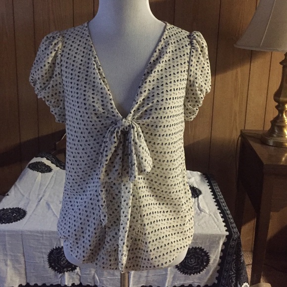 Womens shortsleeve blouse