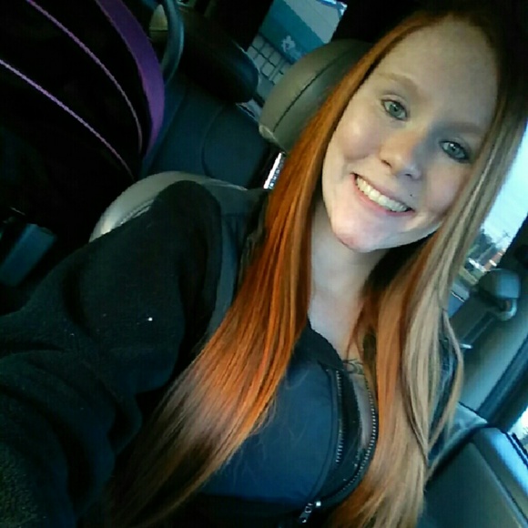 Meet your Posher, Courtney - Picture 1 of 1