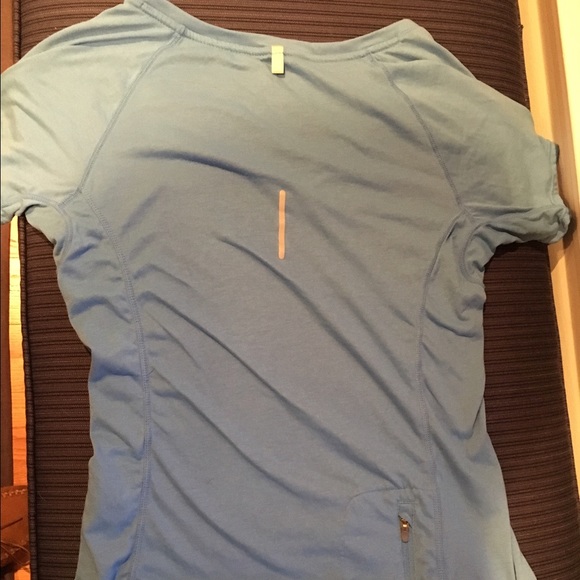 Nike DriFit top - Picture 2 of 4