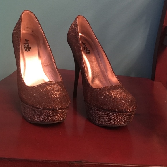 Women's size 7 Brown and gold leopard high heels - Picture 1 of 4