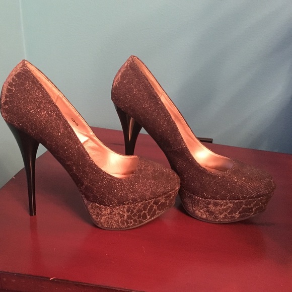 Women's size 7 Brown and gold leopard high heels - Picture 2 of 4