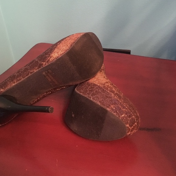 Women's size 7 Brown and gold leopard high heels - Picture 3 of 4