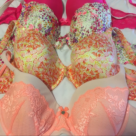 Victoria Secret's beautiful bras! - Picture 1 of 3