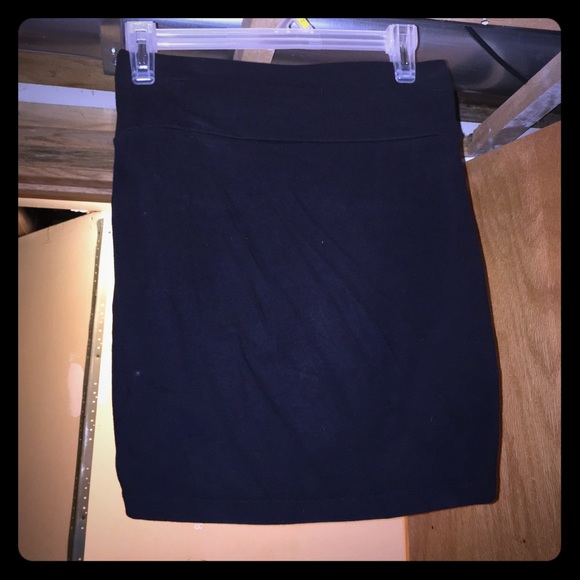 Black bodycon skirt.