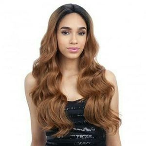 Freedom freetress lace front in the color 0t30