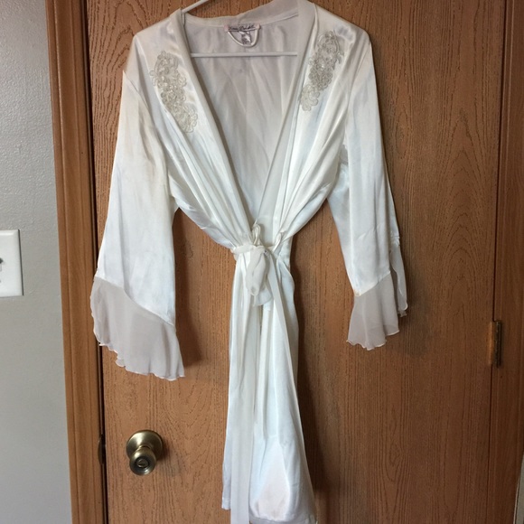 Linea Donatella wedding satin robe