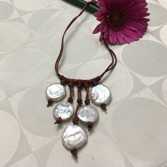 Jewelry - Gorgeous leather and large pearl dbl. necklace