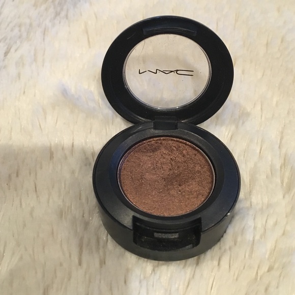 MAC eyeshadow Bronze (frost)