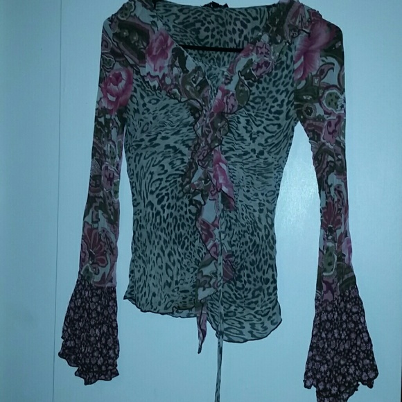 Bell sleeve collared top