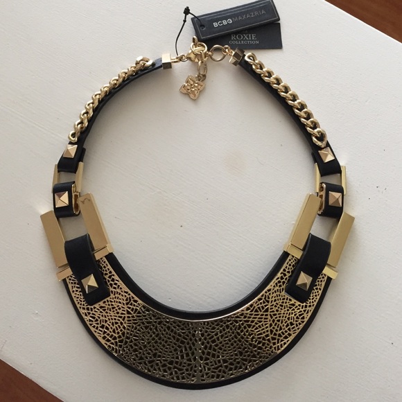 BCBG Collar gold necklace