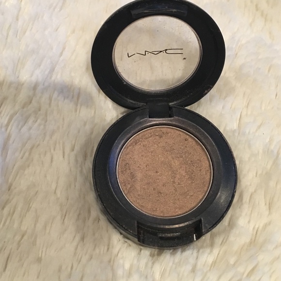 MAC eyeshadow Patina (Frost)
