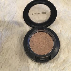 MAC eyeshadow Patina (Frost)