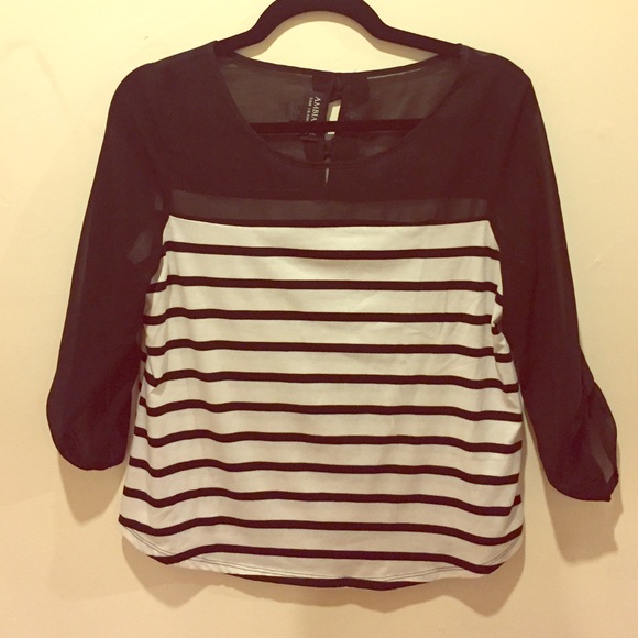 Striped 3/4 length shirt size M